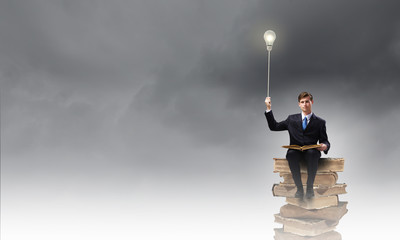 简述对幼儿园孩子进行海姆立克急救法的基本操作电大